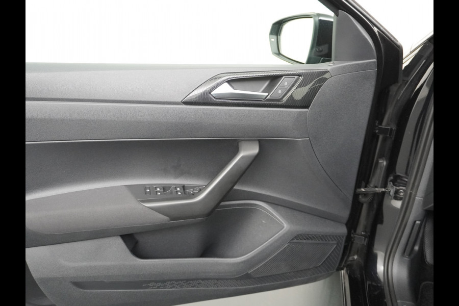 Volkswagen Polo 1.0T 96PK Adaptive Cruise Apple Carplay Android Digital-Cockpit-Pro App-Connect Dual-ECC PDC-a+v Stoel-Verwarmd Navi Life Busine Lane-Assist Isofix Voicecommand DAB Front assist ChroomPack. Lmv 2/3Deelbare a-Bank 1e Eigenaar Origineel Nederlandse Auto EURO6 € 25.430 nieuw!