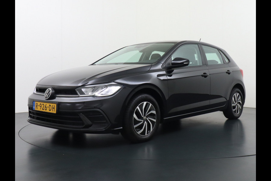 Volkswagen Polo 1.0T 96PK Adaptive Cruise Apple Carplay Android Digital-Cockpit-Pro App-Connect Dual-ECC PDC-a+v Stoel-Verwarmd Navi Life Busine Lane-Assist Isofix Voicecommand DAB Front assist ChroomPack. Lmv 2/3Deelbare a-Bank 1e Eigenaar Origineel Nederlandse Auto EURO6 € 25.430 nieuw!