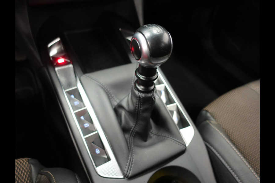 DS DS 3 Crossback 1.2 PureTech Business | Navigatie | Apple Carplay/Android Auto | Lichtmetalen Velgen DS DS 3 Crossback 1.2 PureTech Business | Navigatie | Apple Carplay/Android Auto | Lichtmetalen Velgen