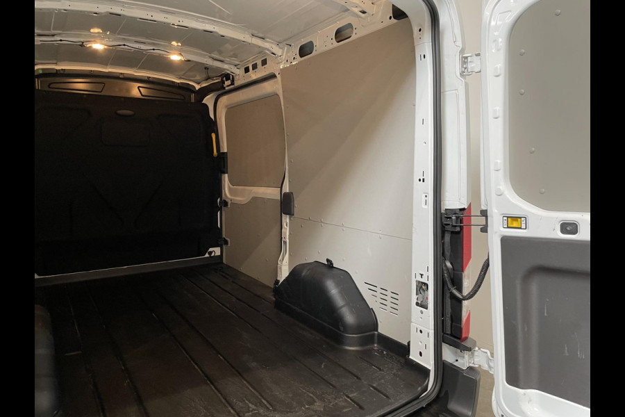 Ford Transit 130pk Automaat L2H2 Navi Camera Trekhaak Cruise control ACC Airco Ford Transit 130pk Automaat L2H2 Navi Camera Trekhaak Cruise control ACC Airco