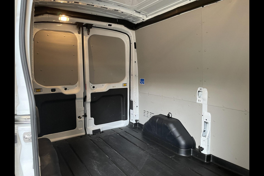Ford Transit 130pk Automaat L2H2 Navi Camera Trekhaak Cruise control ACC Airco Ford Transit 130pk Automaat L2H2 Navi Camera Trekhaak Cruise control ACC Airco