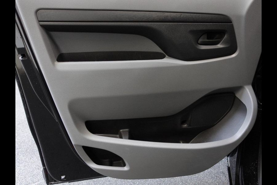 Opel Vivaro 102pk L3H1 Edition Dubbele Cabine 6persoons Navigatie Trekhaak Airco Cruise control