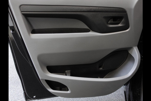 Opel Vivaro 102pk L3H1 Edition Dubbele Cabine 6persoons Navigatie Trekhaak Airco Cruise control