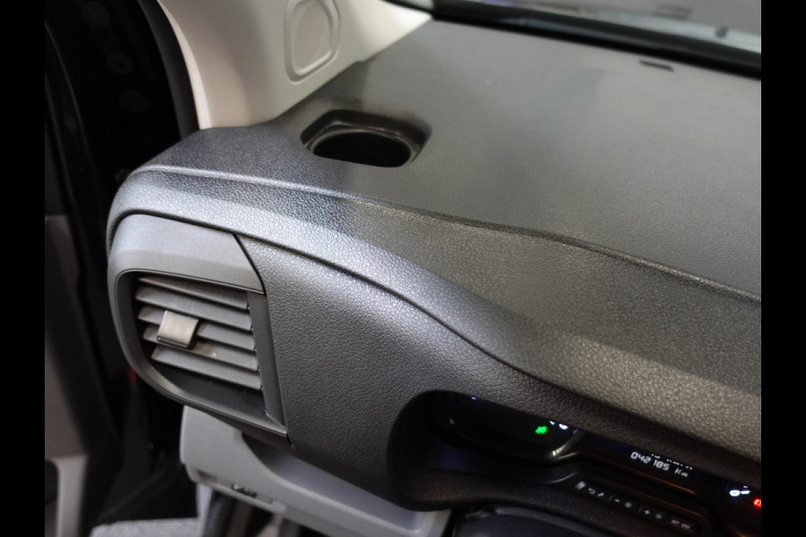 Opel Vivaro 102pk L3H1 Edition Dubbele Cabine 6persoons Navigatie Trekhaak Airco Cruise control