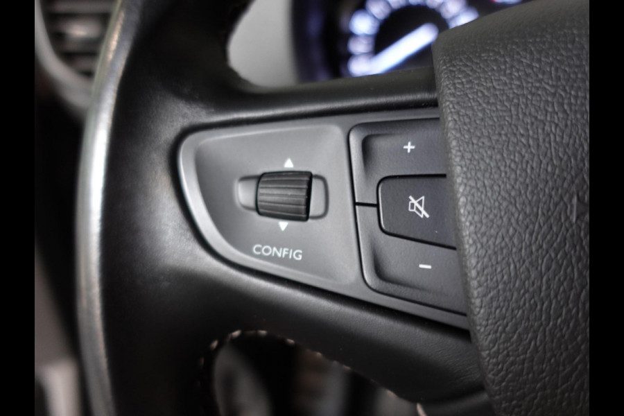 Opel Vivaro 102pk L3H1 Edition Dubbele Cabine 6persoons Navigatie Trekhaak Airco Cruise control