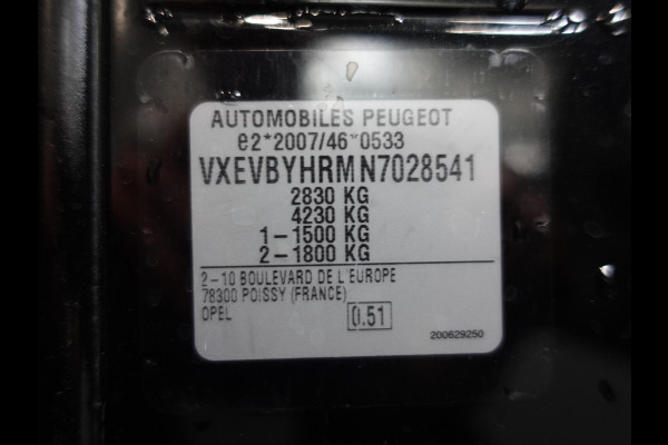 Opel Vivaro 102pk L3H1 Edition Dubbele Cabine 6persoons Navigatie Trekhaak Airco Cruise control