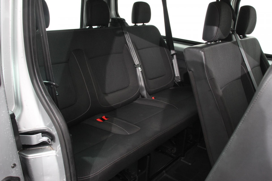 Renault Trafic Passenger 1.6 dCi Grand Authentique Energy incl. BPM/ BTW  L2H1 8 persoons !  Navigatie Airco voor en achter Parkeer sensoren Cruise Control Bumpers in kleur