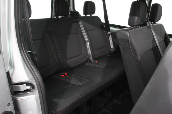 Renault Trafic Passenger 1.6 dCi Grand Authentique Energy incl. BPM/ BTW  L2H1 8 persoons !  Navigatie Airco voor en achter Parkeer sensoren Cruise Control Bumpers in kleur