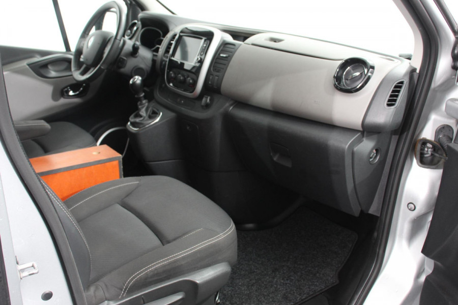 Renault Trafic Passenger 1.6 dCi Grand Authentique Energy incl. BPM/ BTW  L2H1 8 persoons !  Navigatie Airco voor en achter Parkeer sensoren Cruise Control Bumpers in kleur