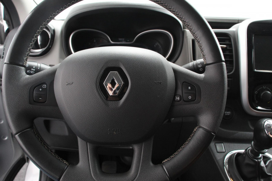 Renault Trafic Passenger 1.6 dCi Grand Authentique Energy incl. BPM/ BTW  L2H1 8 persoons !  Navigatie Airco voor en achter Parkeer sensoren Cruise Control Bumpers in kleur