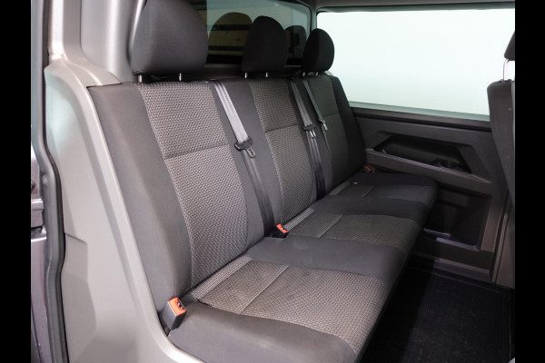 Volkswagen Transporter 2.0 TDI L2H1 28 Dubbele Cabine Highline Automaat Airco Cruise Control adaptief Parkeersensoren Trekhaak Volkswagen Transporter 2.0 TDI L2H1 28 Dubbele Cabine Highline Automaat Airco Cruise Control adaptief Parkeersensoren Trekhaak