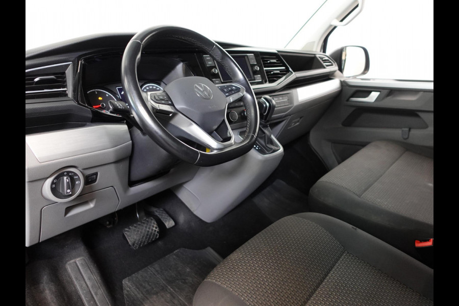 Volkswagen Transporter 2.0 TDI L2H1 28 Dubbele Cabine Highline Automaat Airco Cruise Control adaptief Parkeersensoren Trekhaak Volkswagen Transporter 2.0 TDI L2H1 28 Dubbele Cabine Highline Automaat Airco Cruise Control adaptief Parkeersensoren Trekhaak