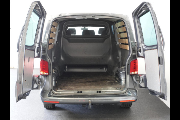 Volkswagen Transporter 2.0 TDI L2H1 28 Dubbele Cabine Highline Automaat Airco Cruise Control adaptief Parkeersensoren Trekhaak Volkswagen Transporter 2.0 TDI L2H1 28 Dubbele Cabine Highline Automaat Airco Cruise Control adaptief Parkeersensoren Trekhaak