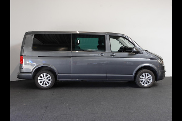Volkswagen Transporter 2.0 TDI L2H1 28 Dubbele Cabine Highline Automaat Airco Cruise Control adaptief Parkeersensoren Trekhaak Volkswagen Transporter 2.0 TDI L2H1 28 Dubbele Cabine Highline Automaat Airco Cruise Control adaptief Parkeersensoren Trekhaak