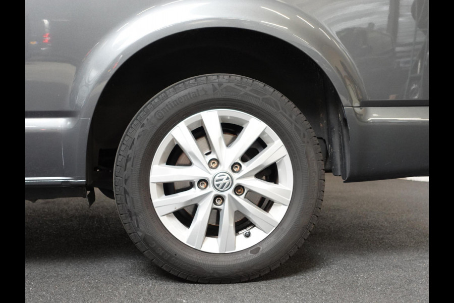 Volkswagen Transporter 2.0 TDI L2H1 28 Dubbele Cabine Highline Automaat Airco Cruise Control adaptief Parkeersensoren Trekhaak Volkswagen Transporter 2.0 TDI L2H1 28 Dubbele Cabine Highline Automaat Airco Cruise Control adaptief Parkeersensoren Trekhaak