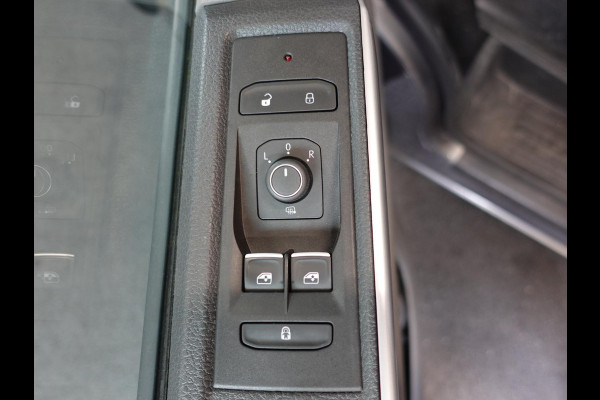Volkswagen Transporter 2.0 TDI L2H1 28 Dubbele Cabine Highline Automaat Airco Cruise Control adaptief Parkeersensoren Trekhaak Volkswagen Transporter 2.0 TDI L2H1 28 Dubbele Cabine Highline Automaat Airco Cruise Control adaptief Parkeersensoren Trekhaak