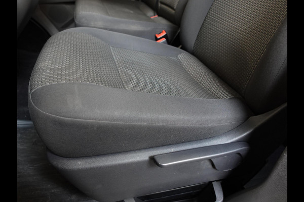 Volkswagen Transporter 2.0 TDI L2H1 28 Dubbele Cabine Highline Automaat Airco Cruise Control adaptief Parkeersensoren Trekhaak Volkswagen Transporter 2.0 TDI L2H1 28 Dubbele Cabine Highline Automaat Airco Cruise Control adaptief Parkeersensoren Trekhaak