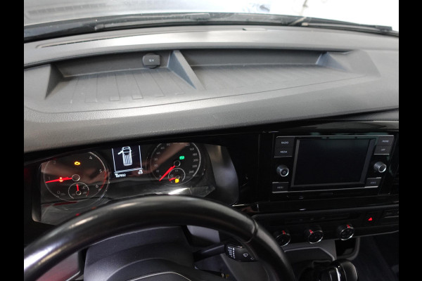 Volkswagen Transporter 2.0 TDI L2H1 28 Dubbele Cabine Highline Automaat Airco Cruise Control adaptief Parkeersensoren Trekhaak Volkswagen Transporter 2.0 TDI L2H1 28 Dubbele Cabine Highline Automaat Airco Cruise Control adaptief Parkeersensoren Trekhaak