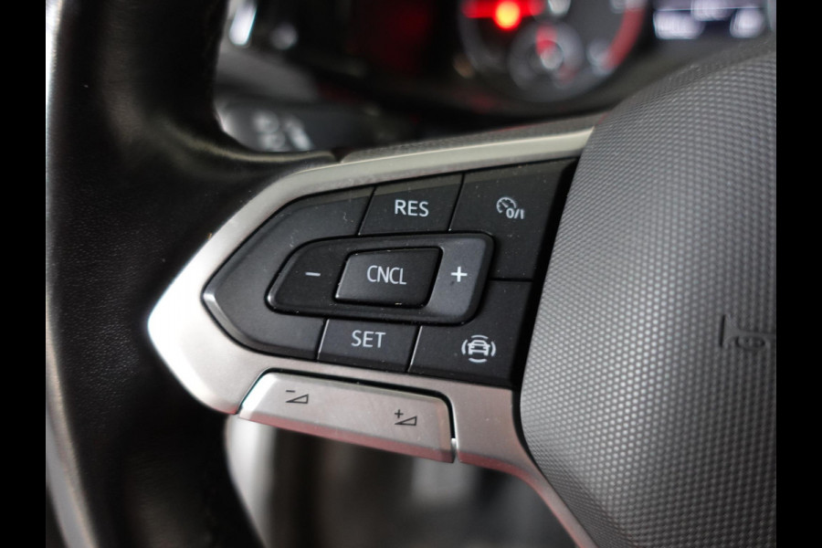 Volkswagen Transporter 2.0 TDI L2H1 28 Dubbele Cabine Highline Automaat Airco Cruise Control adaptief Parkeersensoren Trekhaak Volkswagen Transporter 2.0 TDI L2H1 28 Dubbele Cabine Highline Automaat Airco Cruise Control adaptief Parkeersensoren Trekhaak