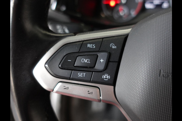 Volkswagen Transporter 2.0 TDI L2H1 28 Dubbele Cabine Highline Automaat Airco Cruise Control adaptief Parkeersensoren Trekhaak Volkswagen Transporter 2.0 TDI L2H1 28 Dubbele Cabine Highline Automaat Airco Cruise Control adaptief Parkeersensoren Trekhaak