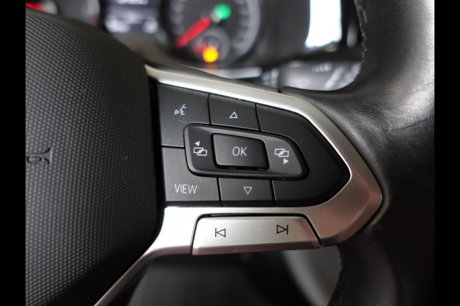 Volkswagen Transporter 2.0 TDI L2H1 28 Dubbele Cabine Highline Automaat Airco Cruise Control adaptief Parkeersensoren Trekhaak Volkswagen Transporter 2.0 TDI L2H1 28 Dubbele Cabine Highline Automaat Airco Cruise Control adaptief Parkeersensoren Trekhaak