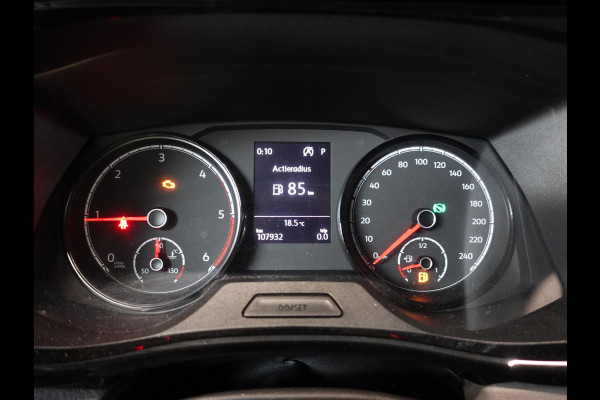 Volkswagen Transporter 2.0 TDI L2H1 28 Dubbele Cabine Highline Automaat Airco Cruise Control adaptief Parkeersensoren Trekhaak Volkswagen Transporter 2.0 TDI L2H1 28 Dubbele Cabine Highline Automaat Airco Cruise Control adaptief Parkeersensoren Trekhaak