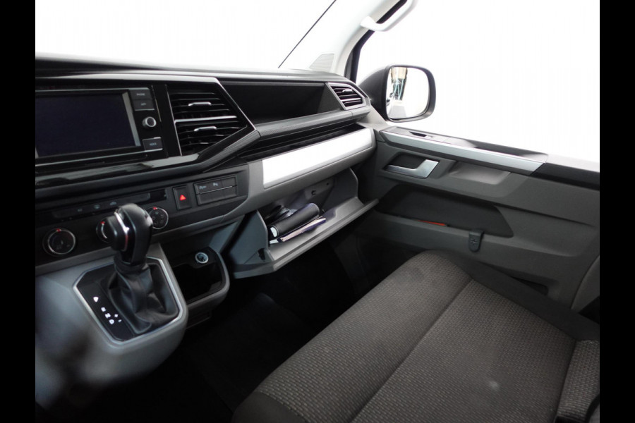 Volkswagen Transporter 2.0 TDI L2H1 28 Dubbele Cabine Highline Automaat Airco Cruise Control adaptief Parkeersensoren Trekhaak Volkswagen Transporter 2.0 TDI L2H1 28 Dubbele Cabine Highline Automaat Airco Cruise Control adaptief Parkeersensoren Trekhaak