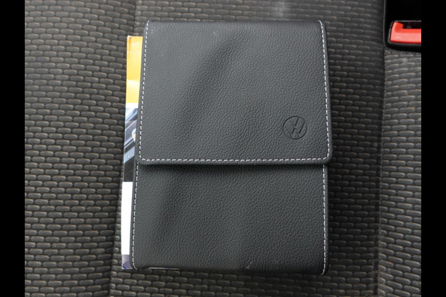 Volkswagen Transporter 2.0 TDI L2H1 28 Dubbele Cabine Highline Automaat Airco Cruise Control adaptief Parkeersensoren Trekhaak Volkswagen Transporter 2.0 TDI L2H1 28 Dubbele Cabine Highline Automaat Airco Cruise Control adaptief Parkeersensoren Trekhaak