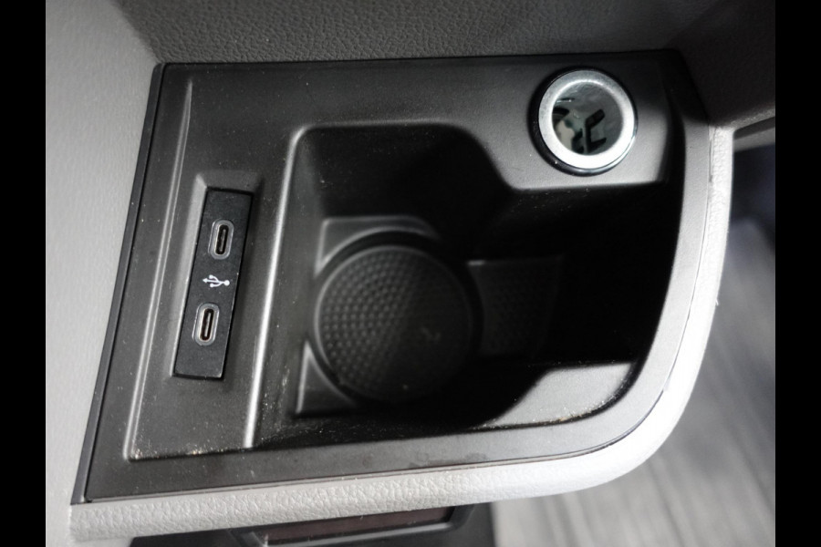 Volkswagen Transporter 2.0 TDI L2H1 28 Dubbele Cabine Highline Automaat Airco Cruise Control adaptief Parkeersensoren Trekhaak Volkswagen Transporter 2.0 TDI L2H1 28 Dubbele Cabine Highline Automaat Airco Cruise Control adaptief Parkeersensoren Trekhaak