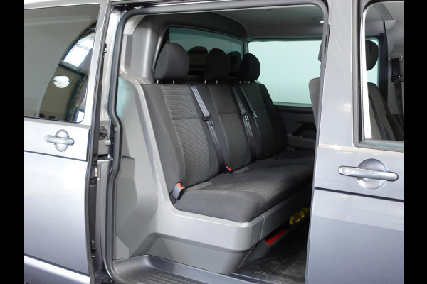Volkswagen Transporter 2.0 TDI L2H1 28 Dubbele Cabine Highline Automaat Airco Cruise Control adaptief Parkeersensoren Trekhaak Volkswagen Transporter 2.0 TDI L2H1 28 Dubbele Cabine Highline Automaat Airco Cruise Control adaptief Parkeersensoren Trekhaak