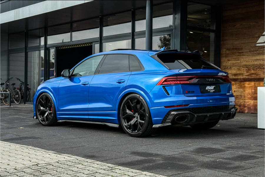 Audi RSQ8 4.0 **Ceramic/Carbon/B&O/Alcantara/23"/ACC**