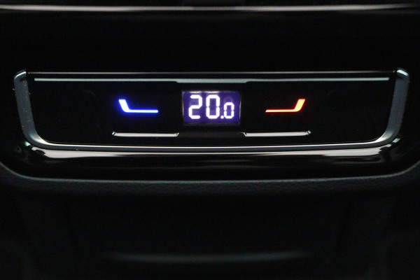 Volkswagen Passat Variant 1.4 TSI DSG PHEV GTE Business Virtual Cockpit, Panoramadak, ACC, Camera, Apple Carplay, DAB, PDC, 18''