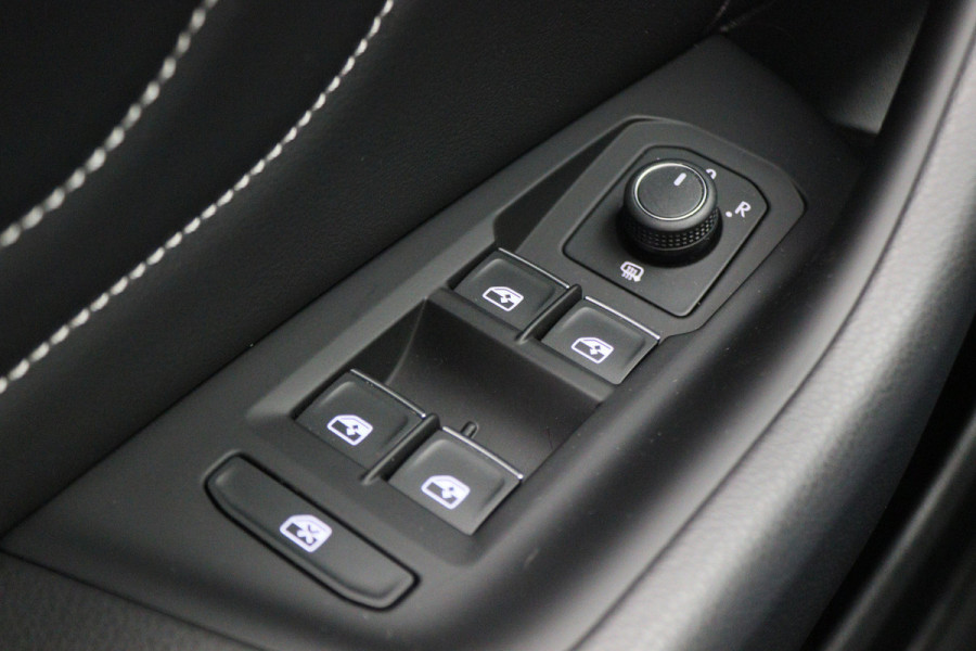 Volkswagen Passat Variant 1.4 TSI DSG PHEV GTE Business Virtual Cockpit, Panoramadak, ACC, Camera, Apple Carplay, DAB, PDC, 18''