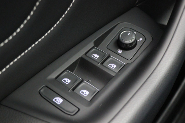 Volkswagen Passat Variant 1.4 TSI DSG PHEV GTE Business Virtual Cockpit, Panoramadak, ACC, Camera, Apple Carplay, DAB, PDC, 18''