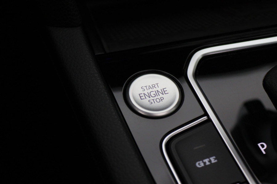Volkswagen Passat Variant 1.4 TSI DSG PHEV GTE Business Virtual Cockpit, Panoramadak, ACC, Camera, Apple Carplay, DAB, PDC, 18''
