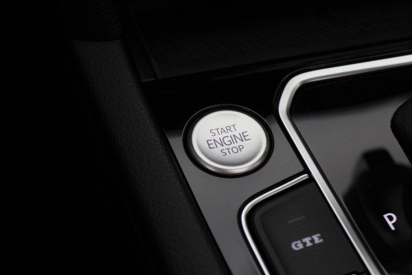 Volkswagen Passat Variant 1.4 TSI DSG PHEV GTE Business Virtual Cockpit, Panoramadak, ACC, Camera, Apple Carplay, DAB, PDC, 18''