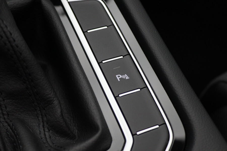 Volkswagen Passat Variant 1.4 TSI DSG PHEV GTE Business Virtual Cockpit, Panoramadak, ACC, Camera, Apple Carplay, DAB, PDC, 18''