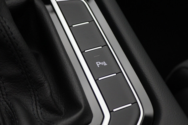 Volkswagen Passat Variant 1.4 TSI DSG PHEV GTE Business Virtual Cockpit, Panoramadak, ACC, Camera, Apple Carplay, DAB, PDC, 18''