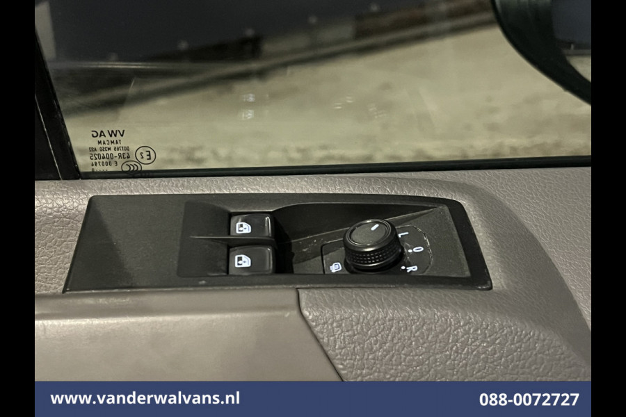 Volkswagen Crafter 2.0 TDI 140pk L3H3 L2H2 Euro6 Airco | 3000kg Trekhaak | Navigatie | Apple Carplay Android Auto, Cruisecontrol, Parkeersensoren, Bijrijdersbank