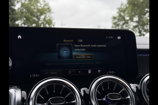 Mercedes-Benz EQB 300 4MATIC AMG 67 kWh | Panorama | Burmester | Stoel Verkoeling | Leder |