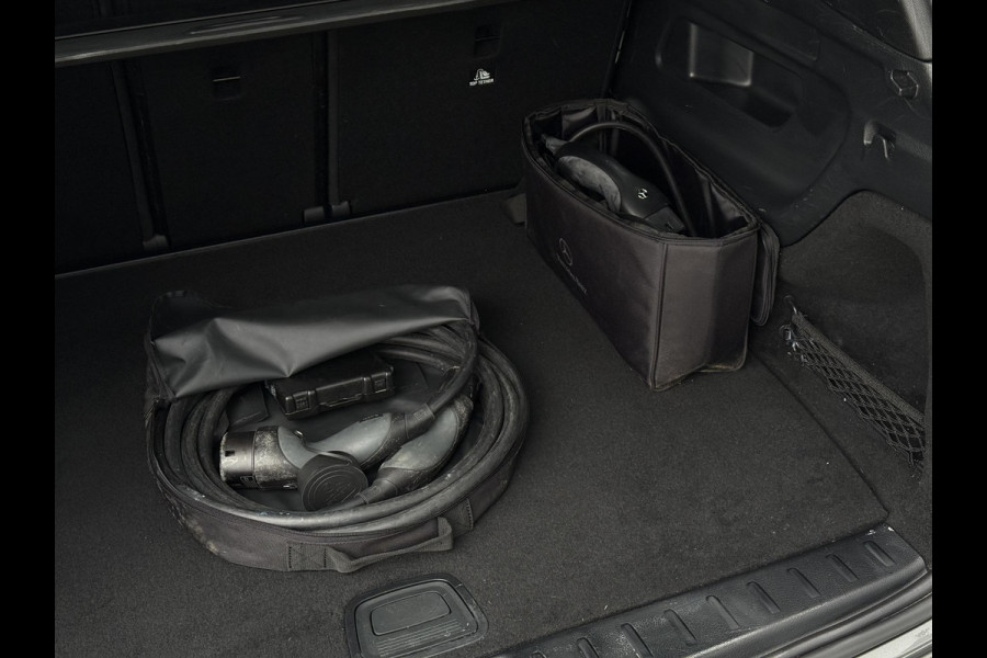 Mercedes-Benz EQB 300 4MATIC AMG 67 kWh | Panorama | Burmester | Stoel Verkoeling | Leder |