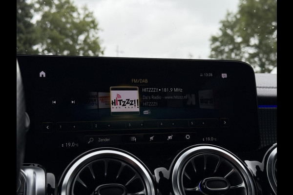 Mercedes-Benz EQB 300 4MATIC AMG 67 kWh | Panorama | Burmester | Stoel Verkoeling | Leder |