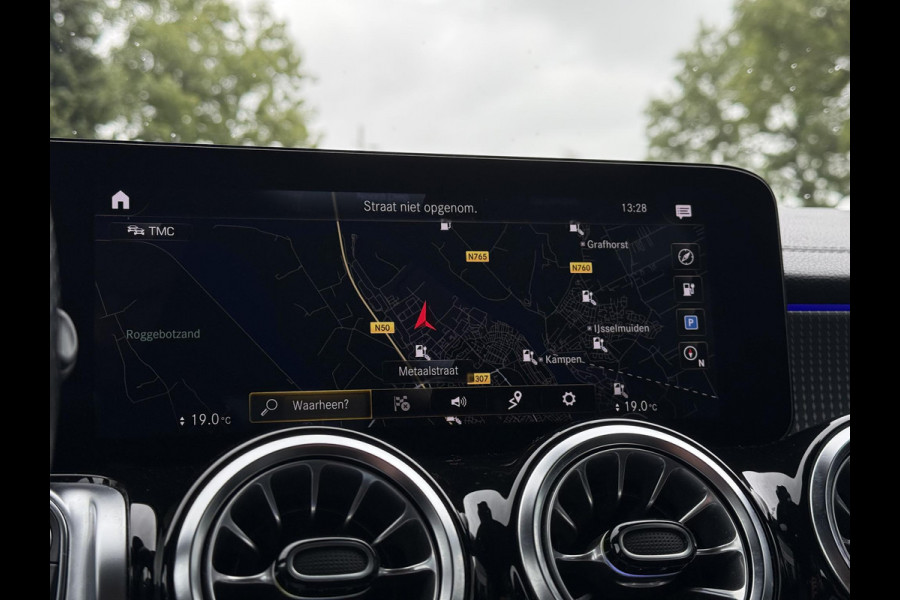Mercedes-Benz EQB 300 4MATIC AMG 67 kWh | Panorama | Burmester | Stoel Verkoeling | Leder |