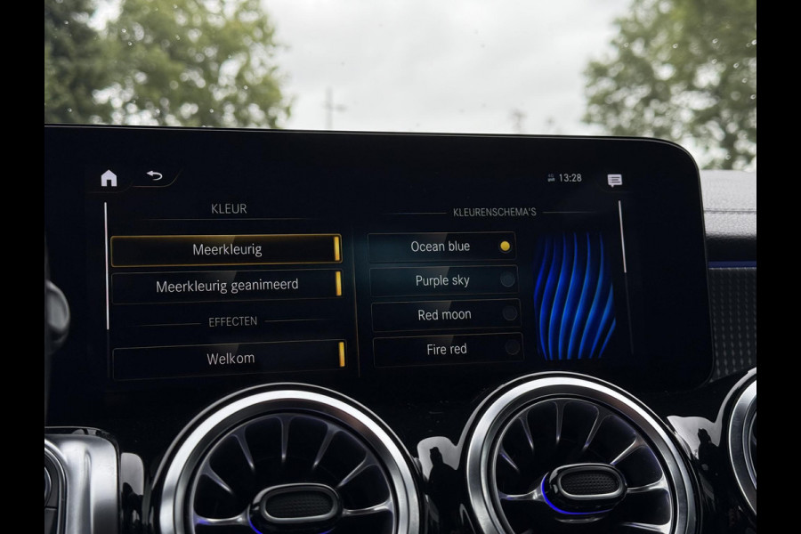 Mercedes-Benz EQB 300 4MATIC AMG 67 kWh | Panorama | Burmester | Stoel Verkoeling | Leder |