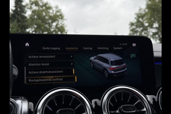 Mercedes-Benz EQB 300 4MATIC AMG 67 kWh | Panorama | Burmester | Stoel Verkoeling | Leder |