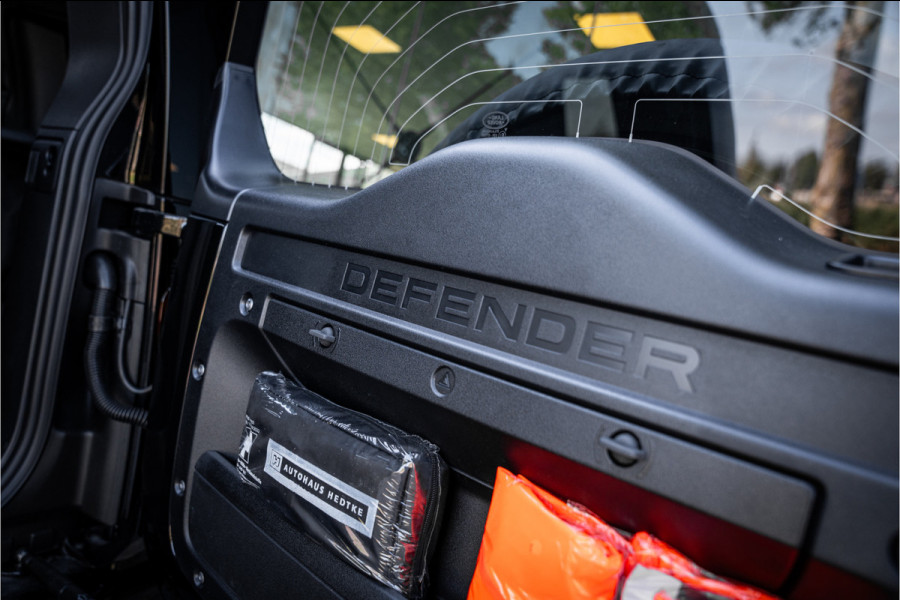 Land Rover Defender 110 2.0 P300e 110 X-Dynamic HSE ** URBAN ** 22inch ** Towing ** Cold Climate Dakspoiler ** Side Vents