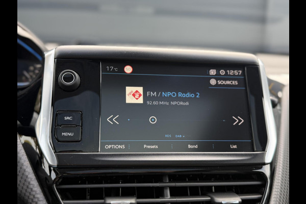 Peugeot 2008 1.2 PureTech Allure 2e Eigenaar,Navi,Pano,Camera,Clima,Cruise,PDC,Trekhaak,Apple Carplay,N.A.P,APK tot 05-2026