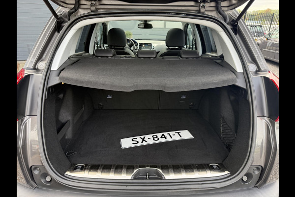 Peugeot 2008 1.2 PureTech Allure 2e Eigenaar,Navi,Pano,Camera,Clima,Cruise,PDC,Trekhaak,Apple Carplay,N.A.P,APK tot 05-2026