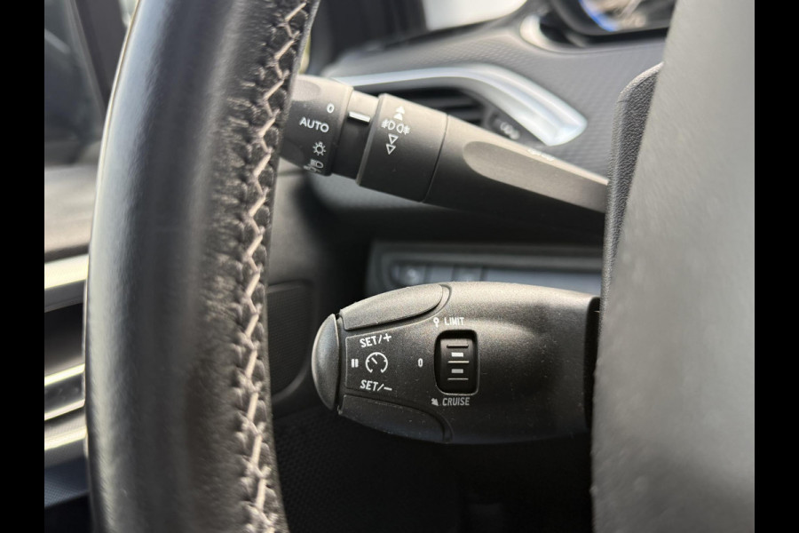 Peugeot 2008 1.2 PureTech Allure 2e Eigenaar,Navi,Pano,Camera,Clima,Cruise,PDC,Trekhaak,Apple Carplay,N.A.P,APK tot 05-2026