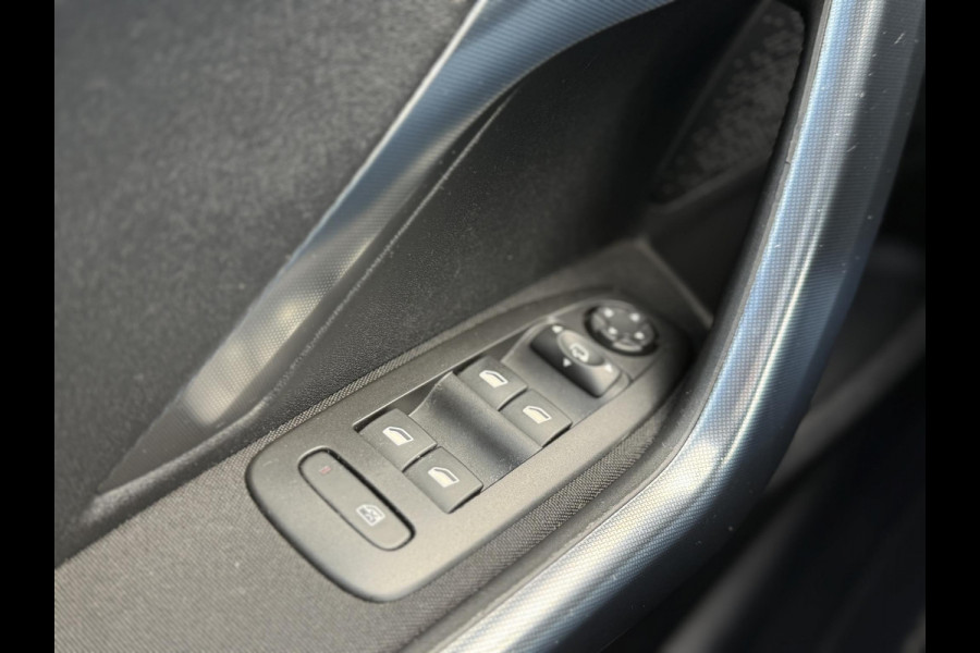Peugeot 2008 1.2 PureTech Allure 2e Eigenaar,Navi,Pano,Camera,Clima,Cruise,PDC,Trekhaak,Apple Carplay,N.A.P,APK tot 05-2026